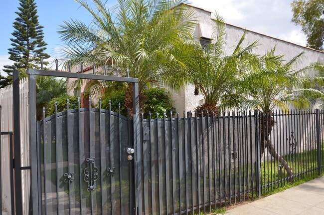 Building Photo - 1128 Mariposa Ave