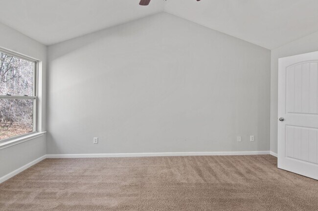 Building Photo - 3 Bedroom Townhome in Jonesboro!