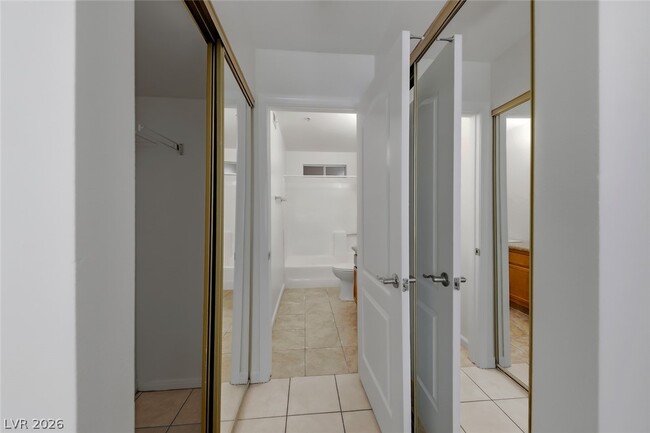 Building Photo - 2101 Blue Breeze Dr