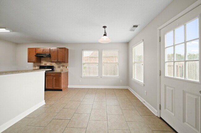 Building Photo - Spacious 4-Bedroom Home in Winfield Lakes