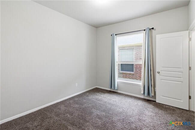 Building Photo - 5716 Blackstone Dr