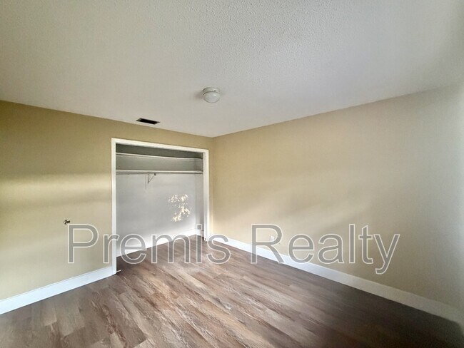 Building Photo - 1310 Amble Ln