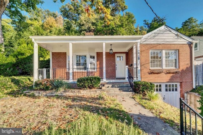 Building Photo - 805 31st St S