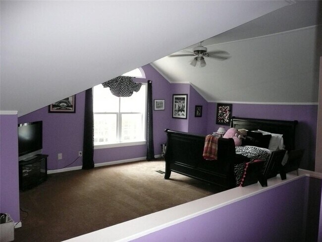 Building Photo - 1015 McLynn Ave NE