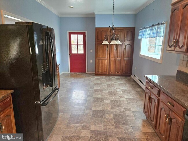 Building Photo - 242 S Sugan Rd