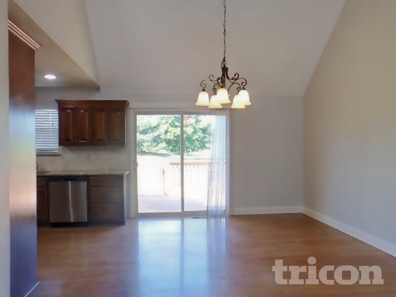 Building Photo - 18404 Rock Ridge N