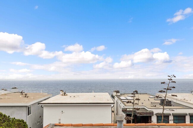 Building Photo - 121 Marine Pl