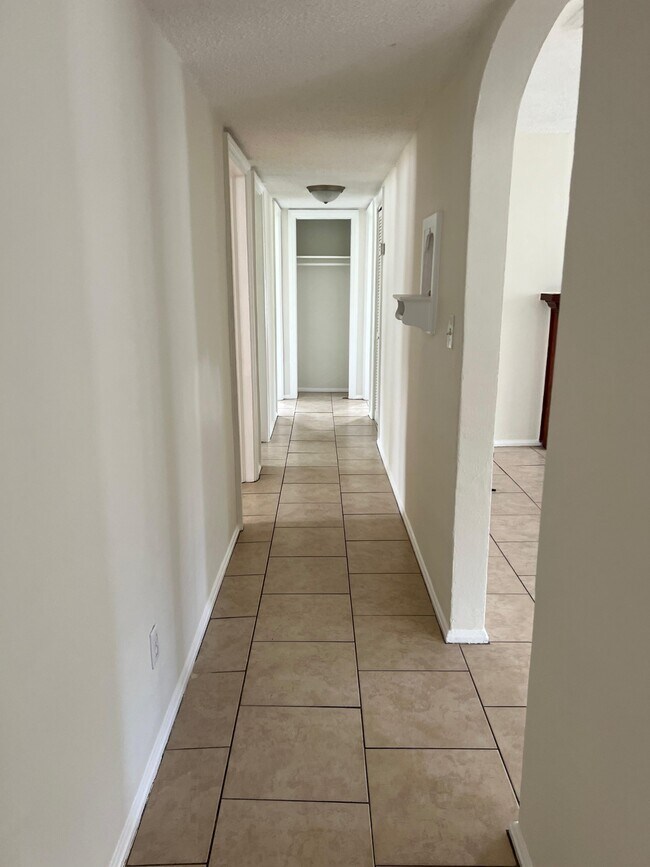 Building Photo - 2704 Spring Park Rd