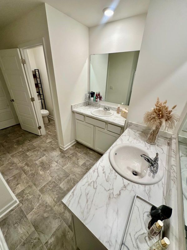 Building Photo - 608 Gray Br Ct