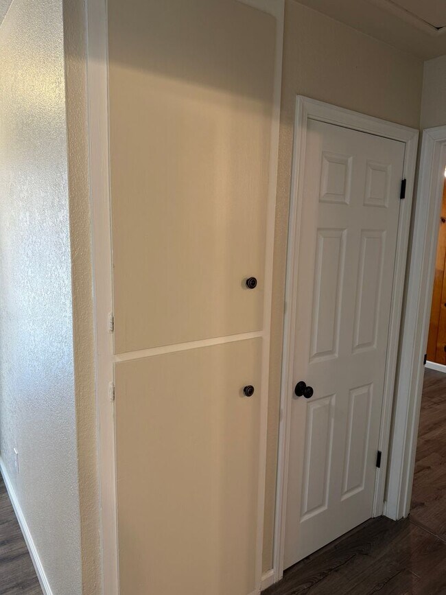 Building Photo - Recently Remodeled Home in Charming Neighborhood