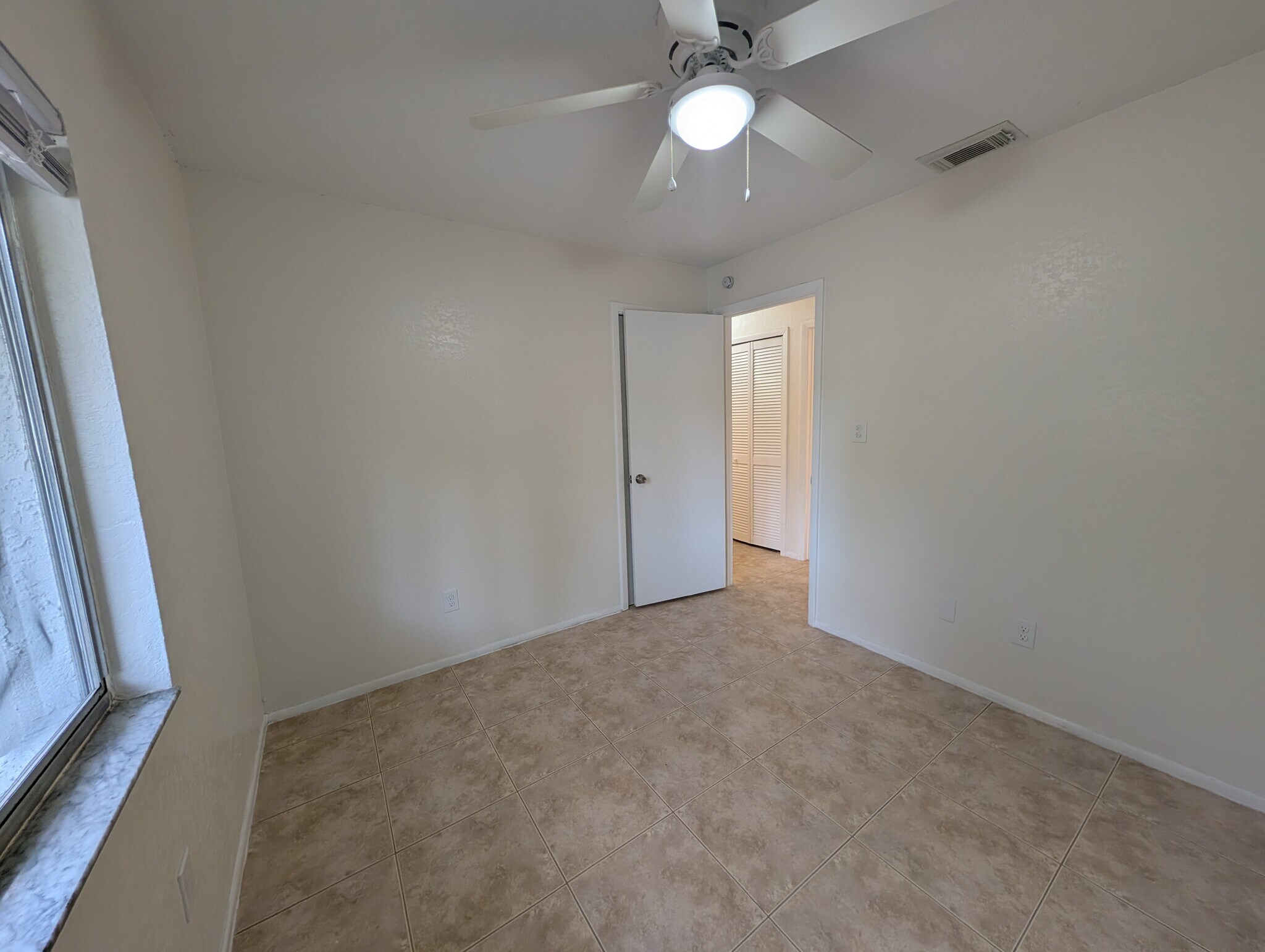 Building Photo - 52 Saint Johanna Dr