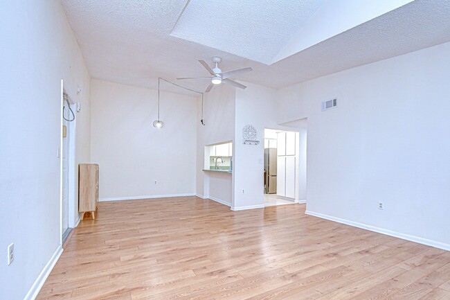 Building Photo - 3161 Lake Pine Way S