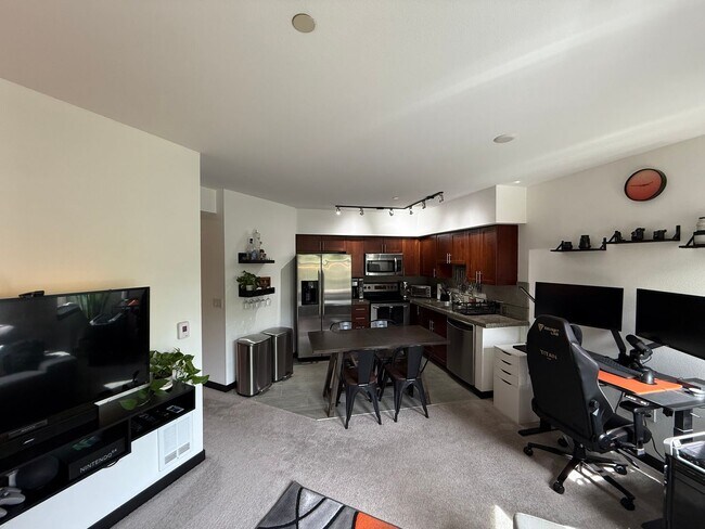 Building Photo - Modern 1BR Condo with Luxury Amenities in ...