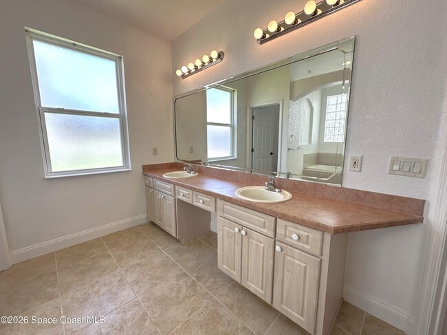 Building Photo - 616 Manatee Bay Dr