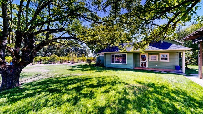 Building Photo - Country Charm Meets Vineyard Views! Two Bedroom Two bath with room to relax!