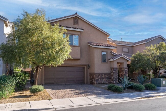 Building Photo - 1067 Fish Pond Ave