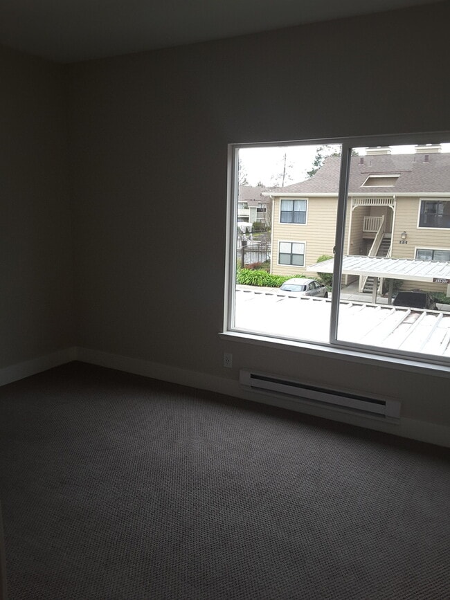 Building Photo - Newly Remodeled Condo Unit - Pet Friendly