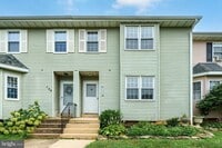 Building Photo - 132 E Green Valley Cir