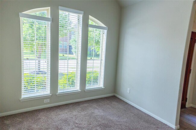Building Photo - 918 Marigold Park Pl