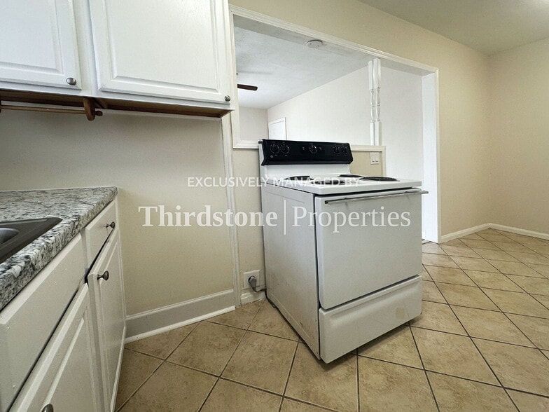 Building Photo - 2659 College St