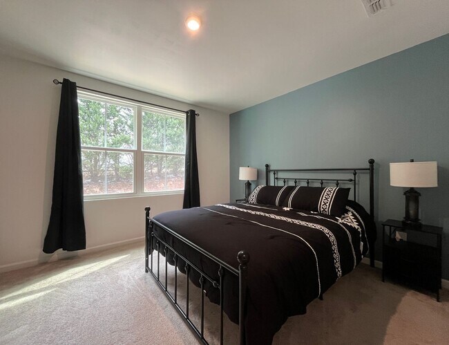 Building Photo - Spacious Townhome Located Minutes From Downtown Greenville!