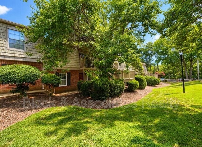 Building Photo - 3830 Country Club Rd