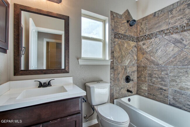 Building Photo - 221 S Stoneside Dr