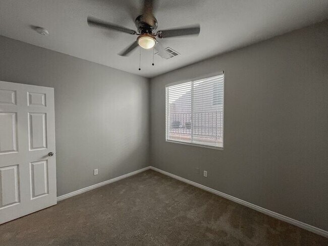 Building Photo - Stunning 5-Bedroom Home in Gated Community...