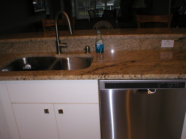 Building Photo - 21180 Country Creek Dr