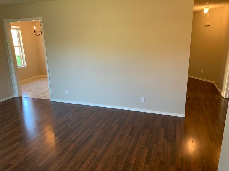 Building Photo - 507A Camellia Dr