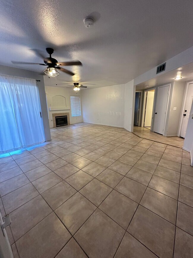 Building Photo - MUST SEE 2 BEDROOM CONDO!