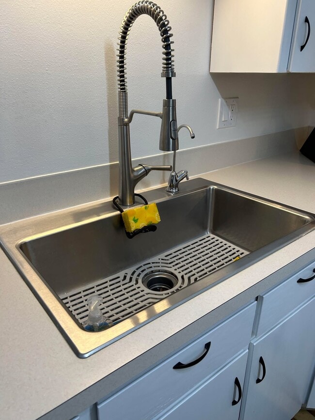 Building Photo - 1095 Canal Ave