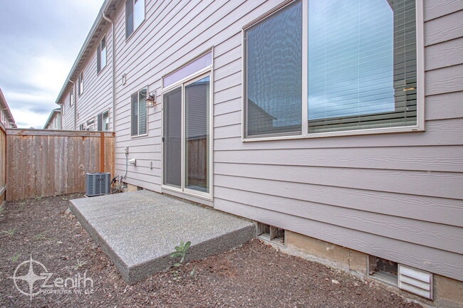 Building Photo - 1308 NE 82nd Dr