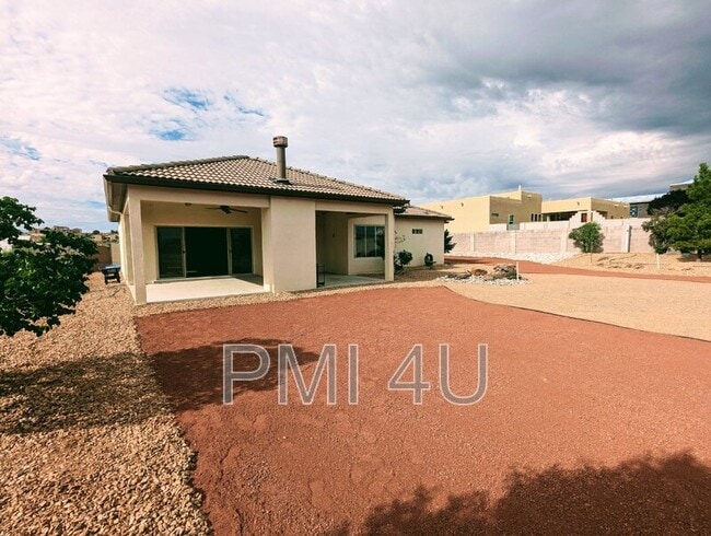 Building Photo - 2317 Garden Rd NE