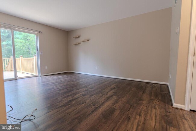 Building Photo - 200 Strawberry Ln