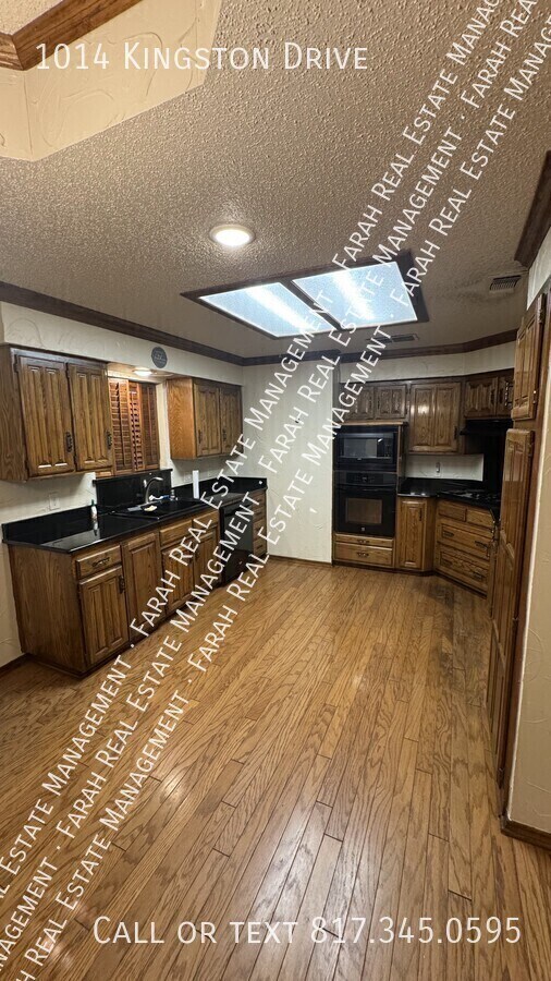 Building Photo - 1014 Kingston Dr