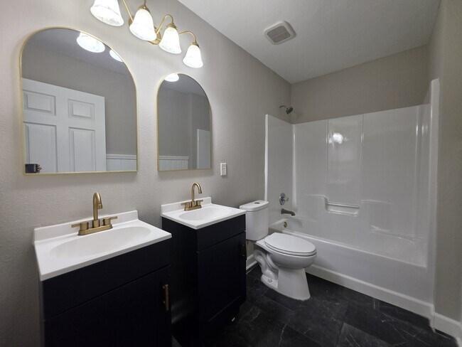 Building Photo - 2295 Heritage Cir