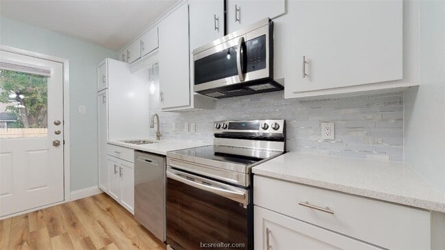 Building Photo - 2347 Cornell Dr