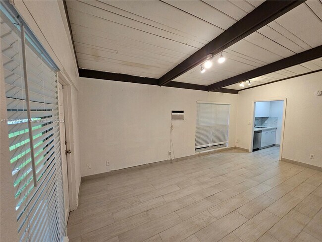 Building Photo - 227 SE 1st St