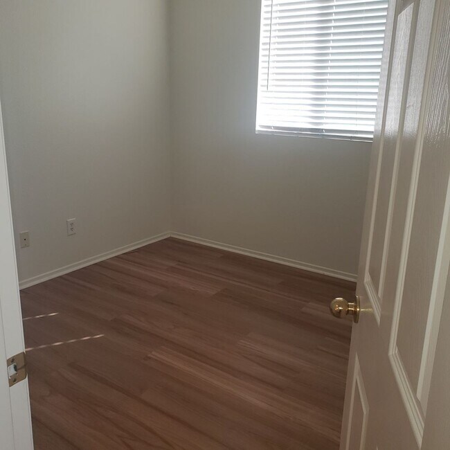 Building Photo - Nice 3 Bedroom/ 3 Bathroom Home in Moreno Valley!!!