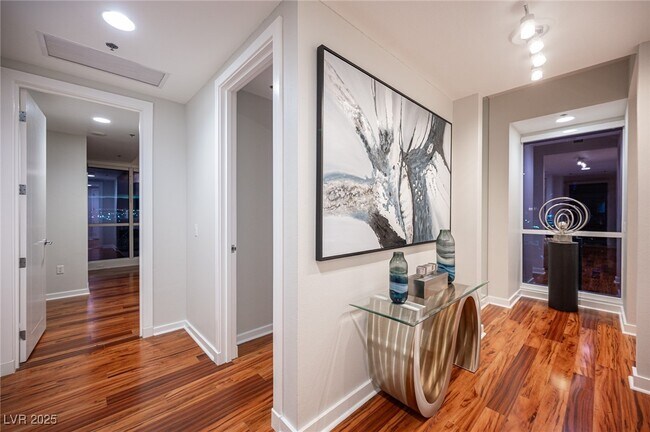 Building Photo - 4525 Dean Martin Dr