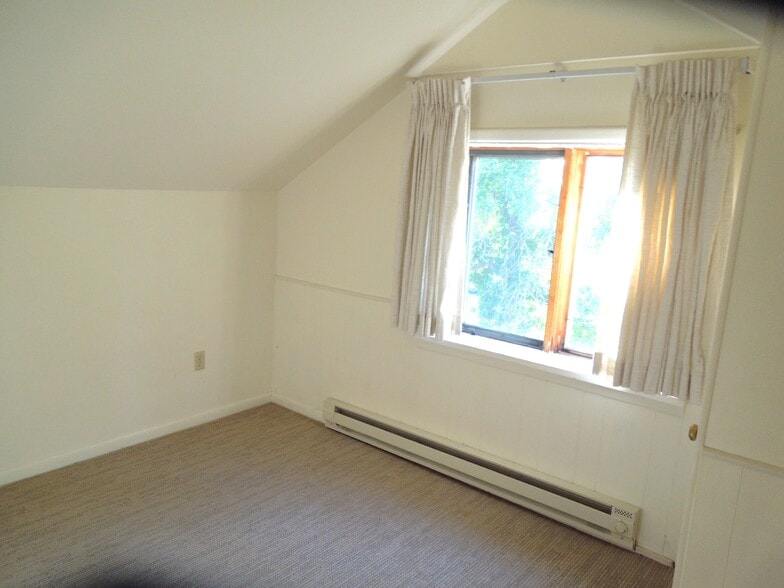 Building Photo - 2002 S Black Ave