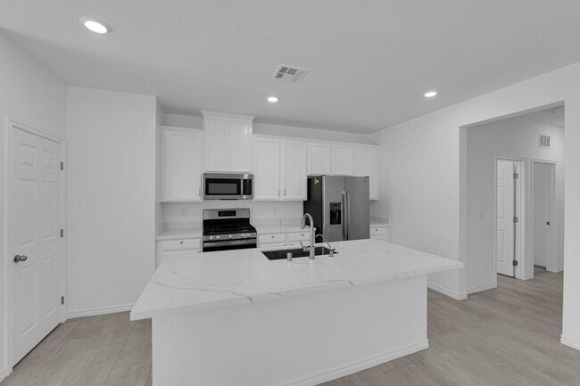 Building Photo - 3 bedroom home in gated community! Move in today!