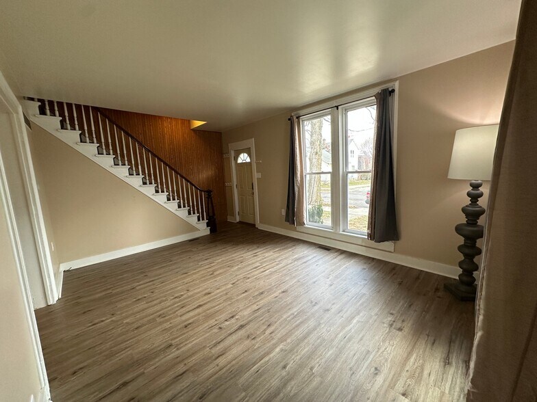 Building Photo - 711 Napoleon St