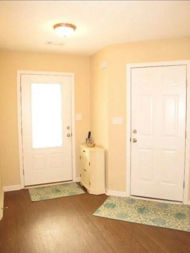 Building Photo - 2117 Grove Landing Way