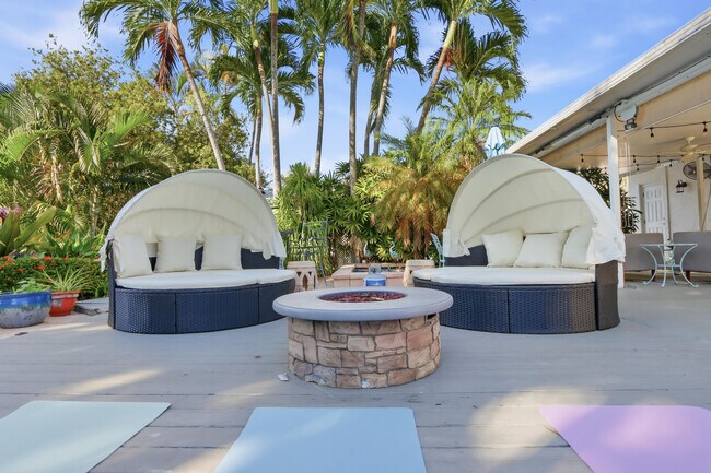 Building Photo - 1905 Meadow Ct