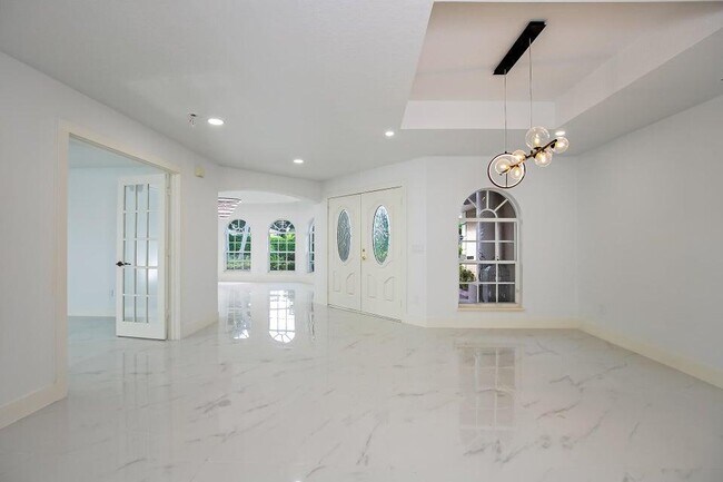 Building Photo - 1268 SW Briarwood Dr