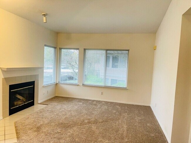 Building Photo - Beautiful 2 Bath Condo for Rent in the Hea...