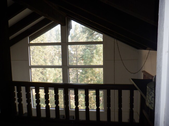 Building Photo - 3 Bedroom, dog upon approval!