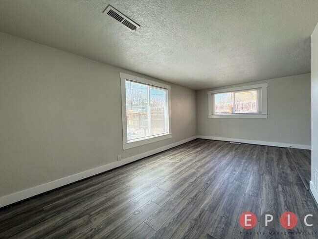 Building Photo - 2544-2548 S 200 E
